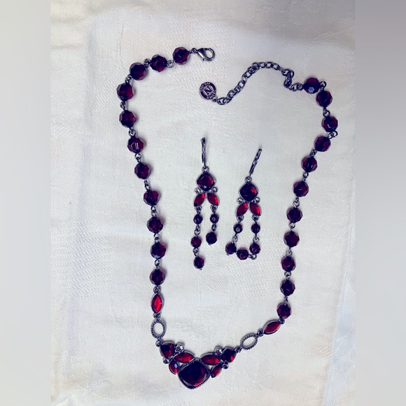 Necklace and earrings set - Picture 2 of 5